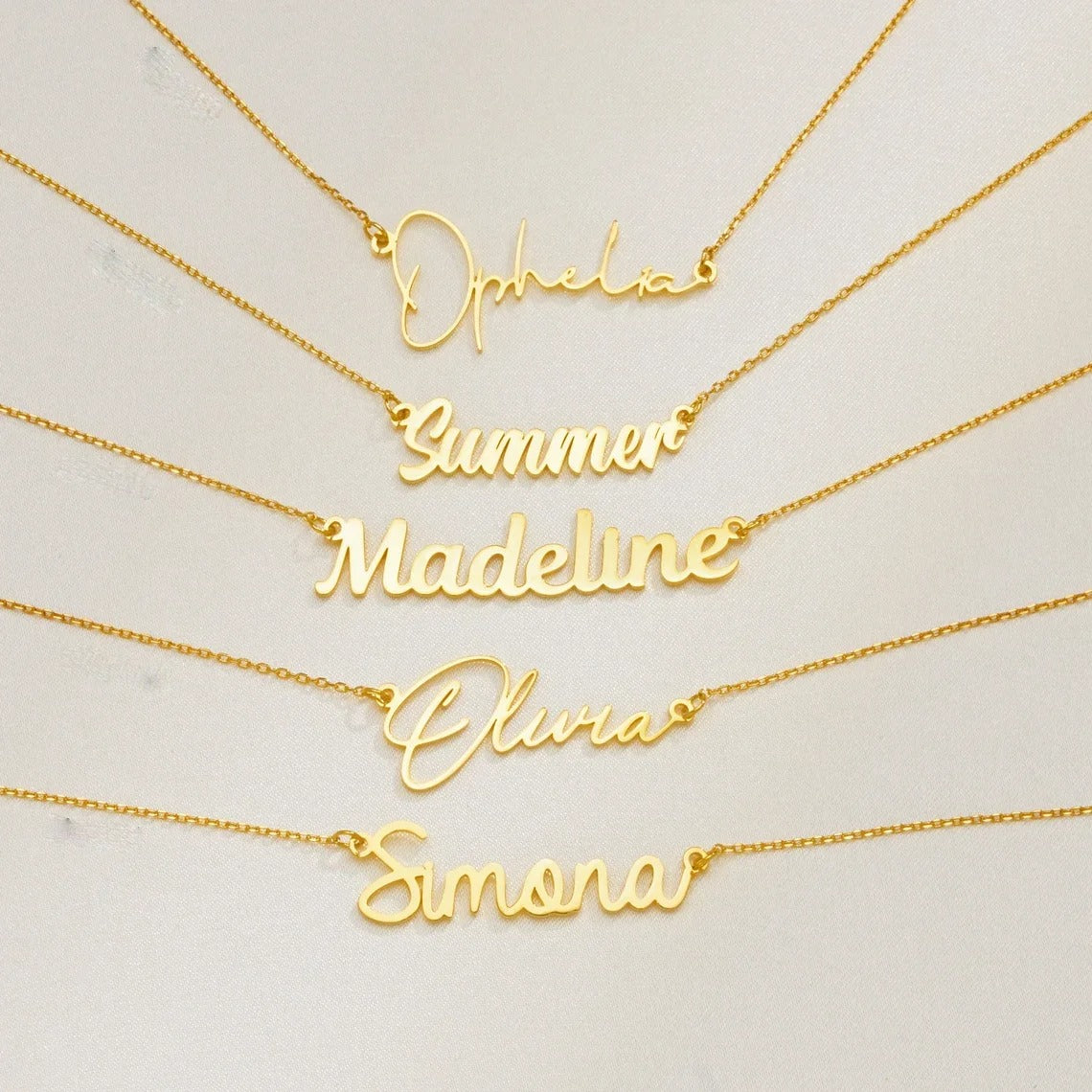 colar personalizado, colar com nome, joia em aço inoxidável, colar choker moderno, colar atemporal, colar feminino, colar em ouro, colar em prata, colar personalizável,